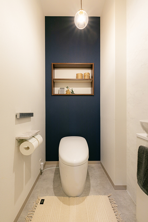 TOTOとLIXILのトイレ比較イメージ