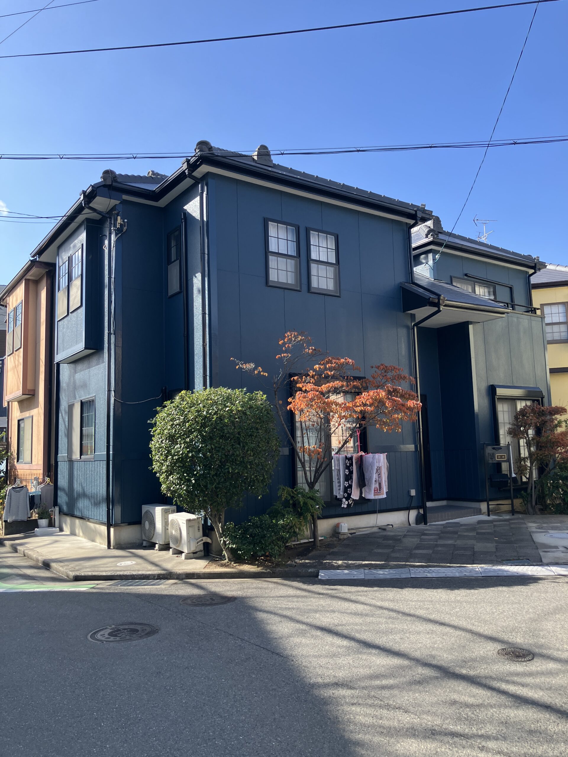美しくリフォームされた一戸建ての外壁イメージ